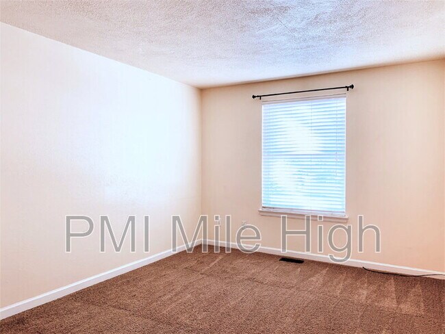 Building Photo - 4245 E 119th Pl