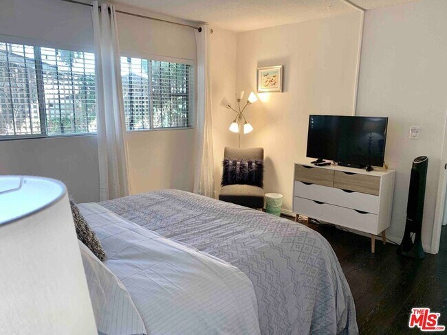 Building Photo - 1152 N Ogden Dr