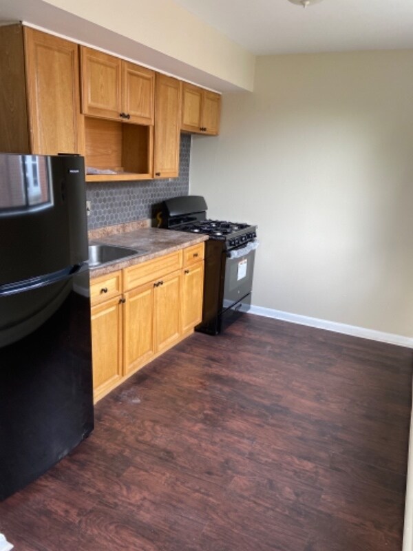 Building Photo - 6518 N Camac St