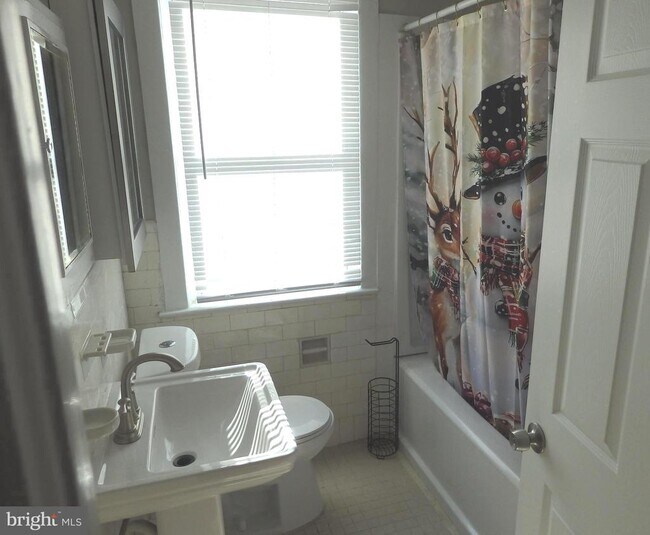 Building Photo - 129 S Eagle Rd