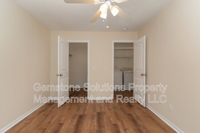 Building Photo - 404 Granville Rd