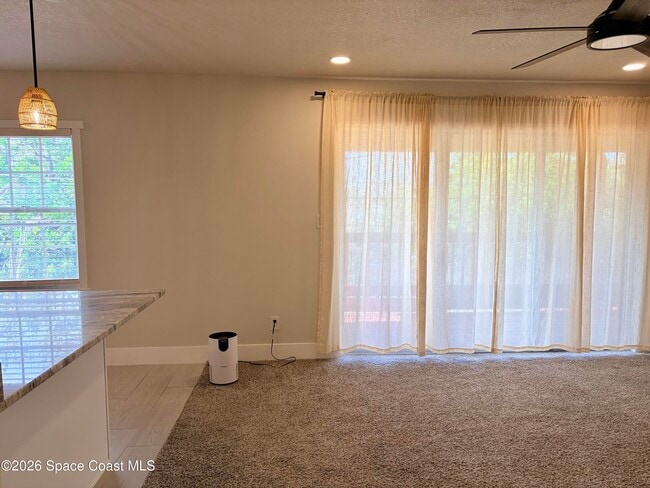 Building Photo - 909 S Colonial Ct