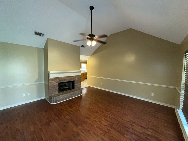 Building Photo - 1905 Christine Dr