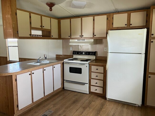 Building Photo - Clean & Quite (2BR/1BA) Single Wide Traile...