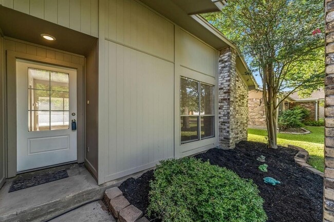 Building Photo - 16970 Mockingbird Ct