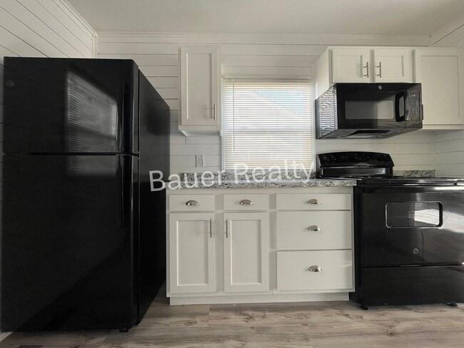 Building Photo - Newly Renovated 3 Bedroom Ranch Home