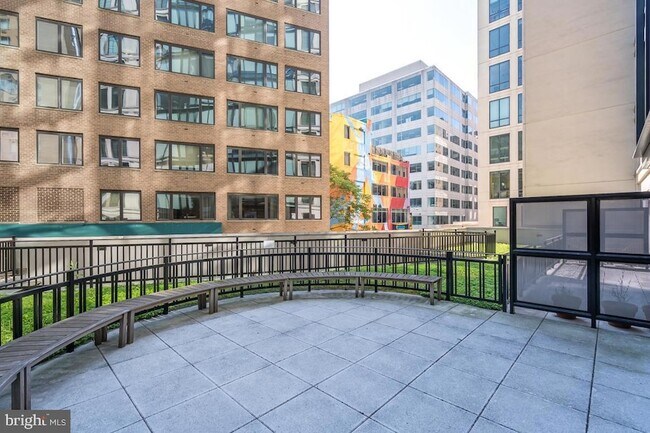 Building Photo - 1133 14th St NW
