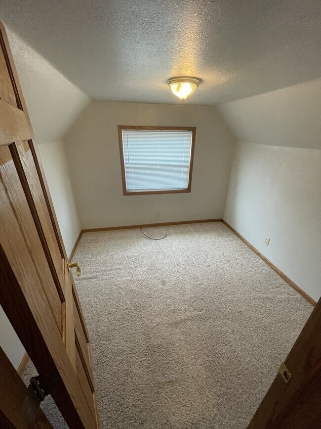 Building Photo - 127 E Main St