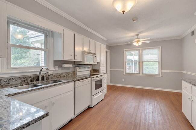 Building Photo - 319 Tanglewood Rd