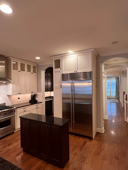 Building Photo - 2042 N Racine Ave