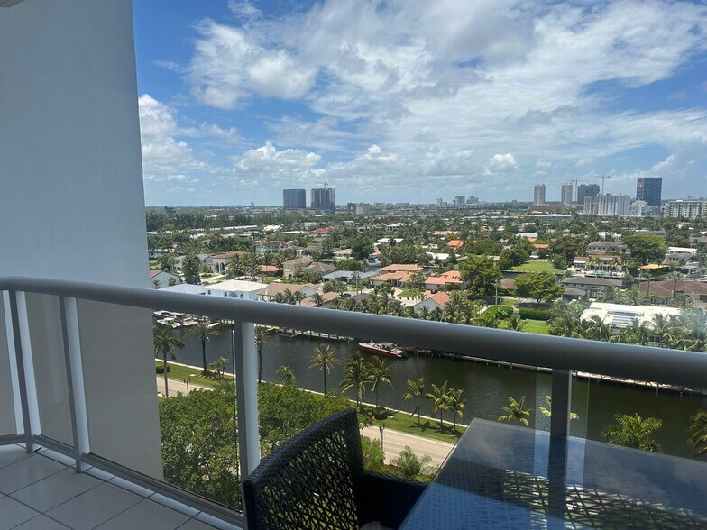 Building Photo - 3640 Yacht Club Dr