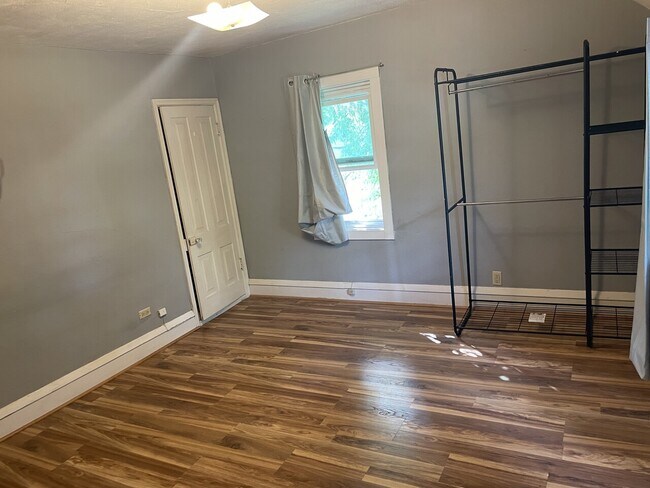 Building Photo - Rost Duplex