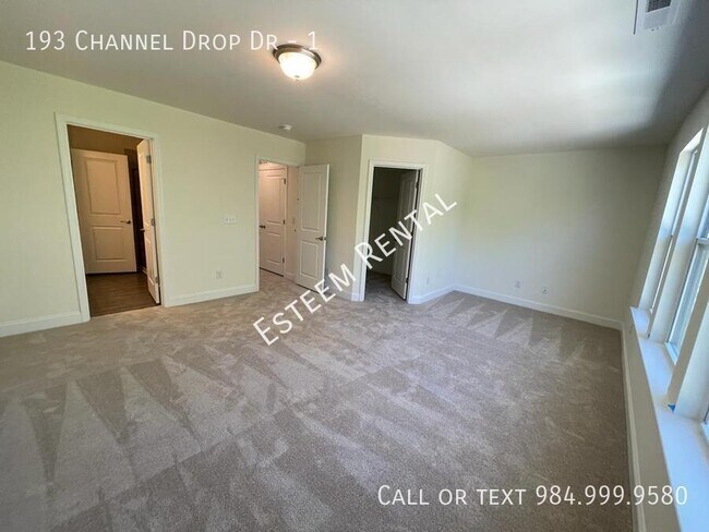 Building Photo - 193 Channel Drop Dr