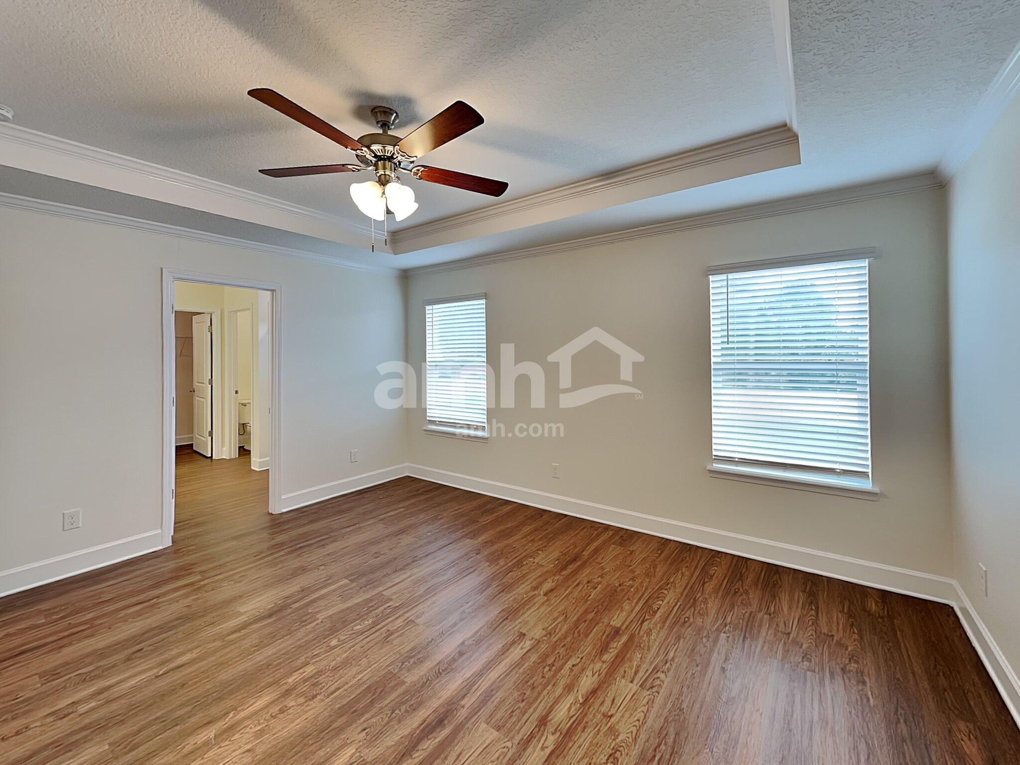 Building Photo - 2437 S Park Ave