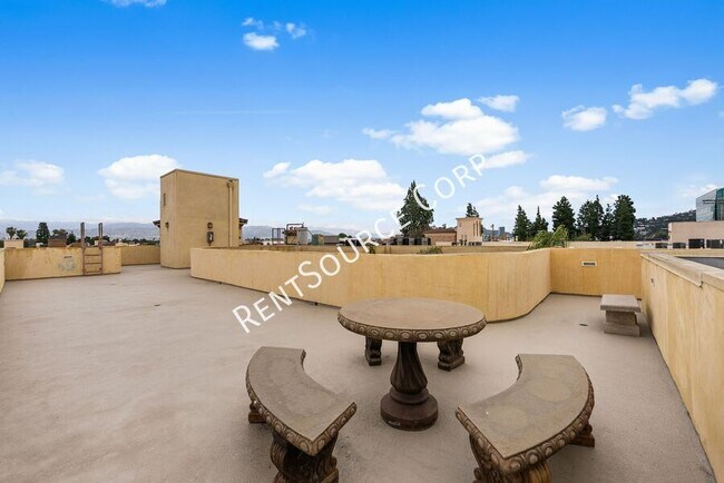 Building Photo - 12044 Hoffman St