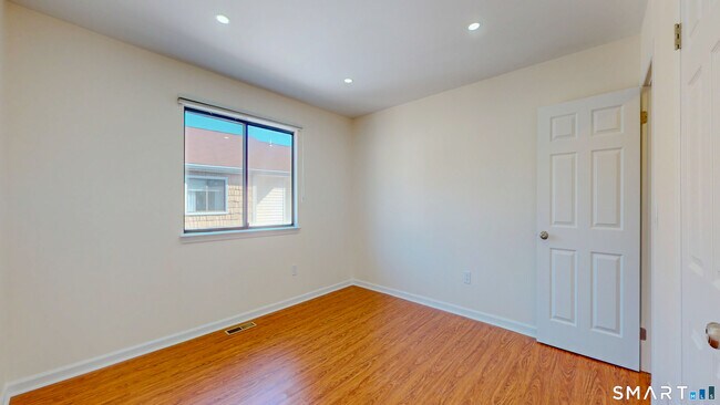 Building Photo - 825 Hope St