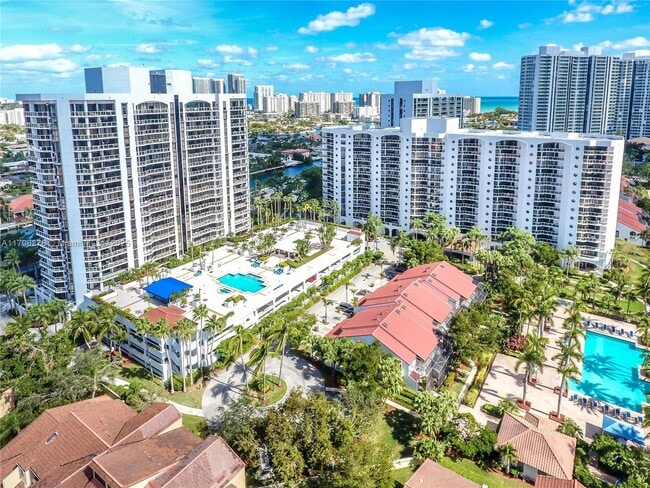 Building Photo - 3610 Yacht Club Dr