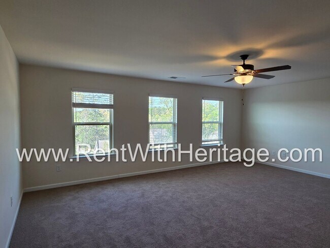 Building Photo - ABSOLUTELY BEAUTIFUL 5 BEDROOM/ 4.5 BATH HOME YOU DONT WANT TO MISS.