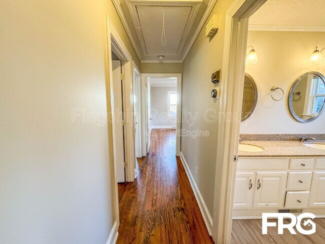 Building Photo - 113 Belmont Dr