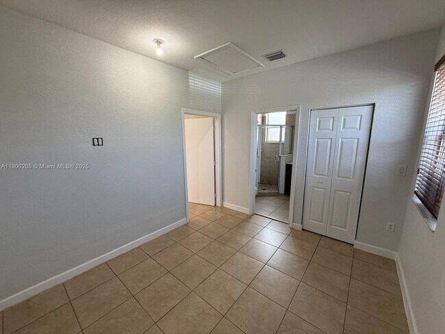 Building Photo - 9061 SW 169th Ct