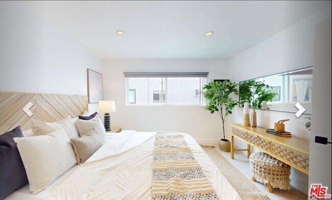 Building Photo - 960 Larrabee St