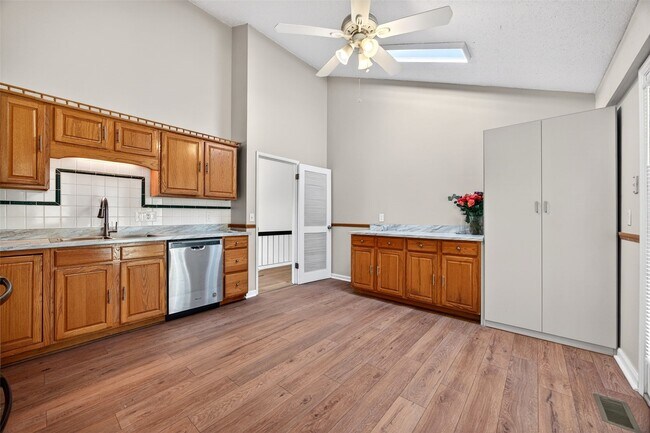 Building Photo - 1261 Mautenne Dr