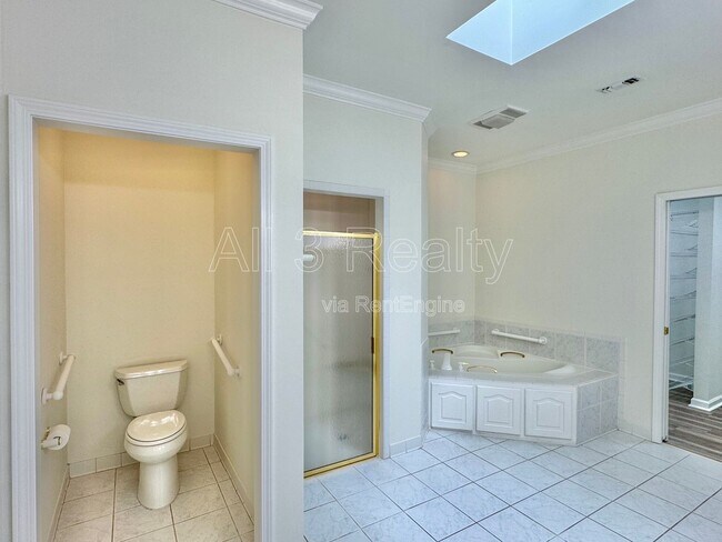 Building Photo - 113 River Chase Ct