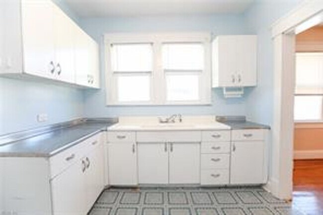 Building Photo - 3701 Amherst St