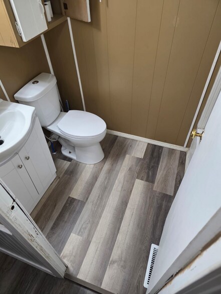 Building Photo - 905 W 37th Ave