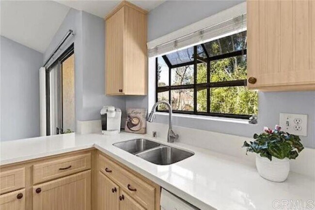 Building Photo - 90 Lakepines