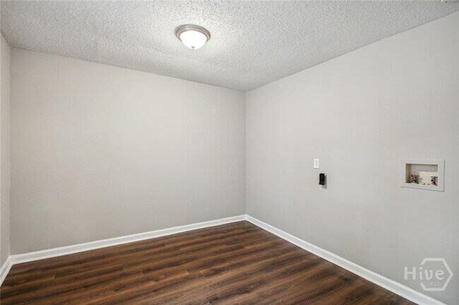 Building Photo - 1036 W 38th St