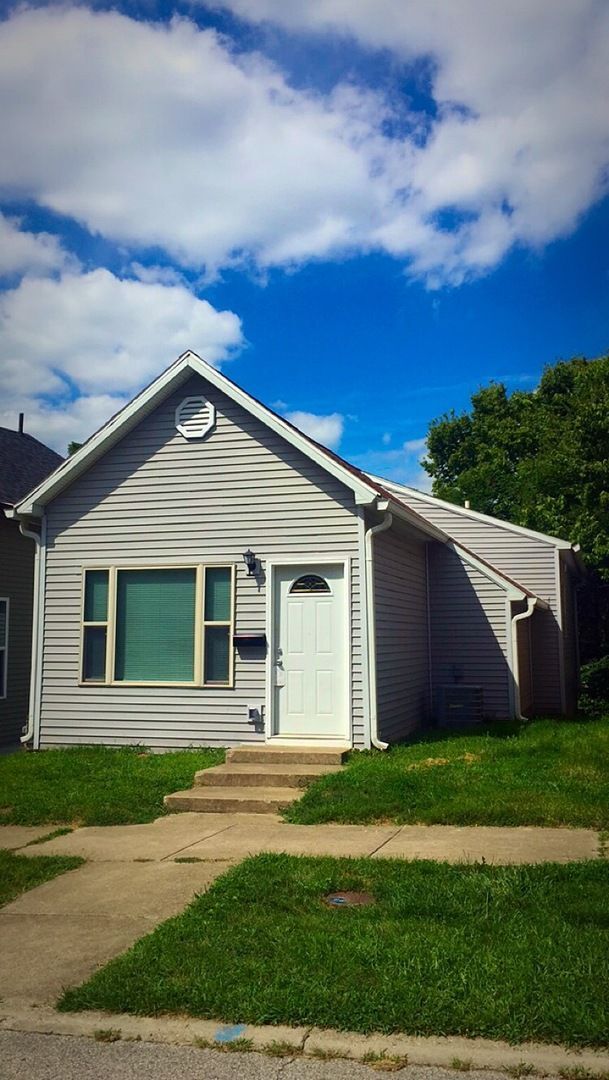 Building Photo - Recently Remodeled and Efficient 3 Bedroom...