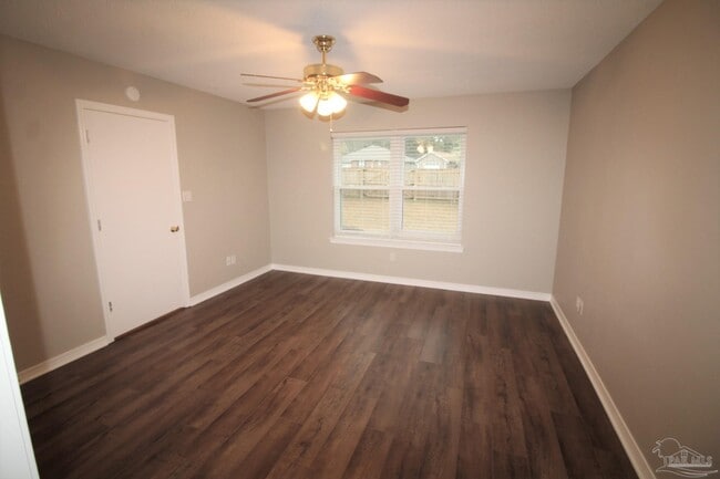 Building Photo - 582 Ard Dr