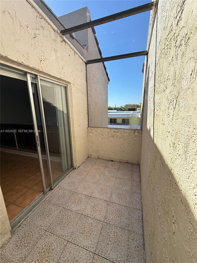 Building Photo - 10641 SW 108th Ave