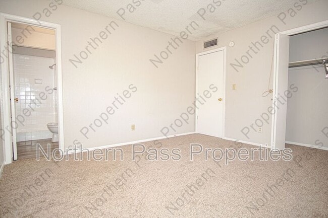 Building Photo - 10521 Gala St