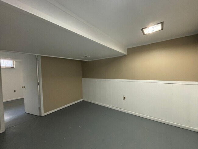 Building Photo - 4 bedroom, 2 bathroom home in the peaceful community of Mahtomedi access to White Bear Lake