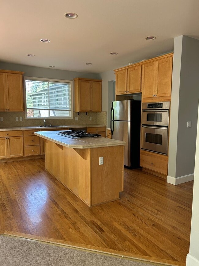 Building Photo - 4Bd/2.75Ba Bellevue Home