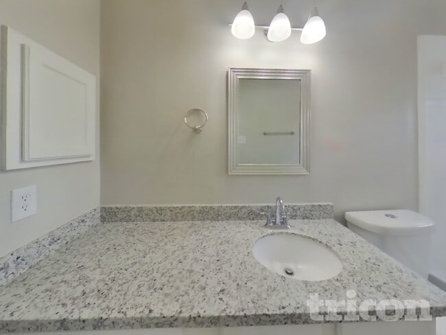 Building Photo - 7114 River Garden Dr