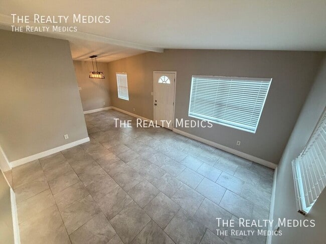 Building Photo - 3612 Surrey Dr