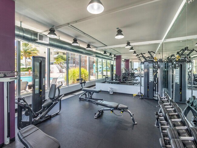 Building Photo - 100 Lincoln Rd