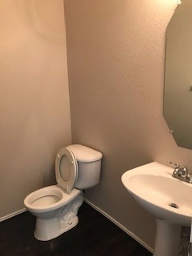 Building Photo - Large 3 Bedroom in Royse City!!