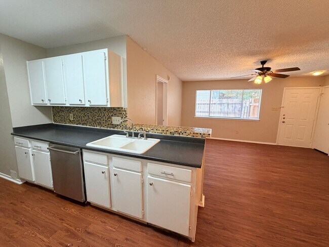 Building Photo - 12102 Arrowwood Dr