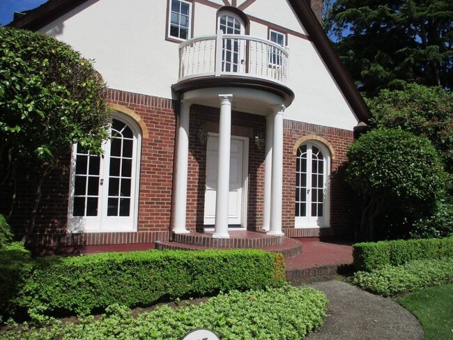 Primary Photo - Stunning 4 Bedroom Home in North End Tacoma