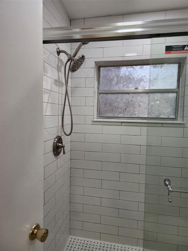 Building Photo - 5140 SW 40th Ave