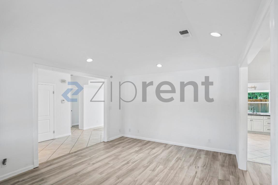 Building Photo - 1400 Arkell Rd