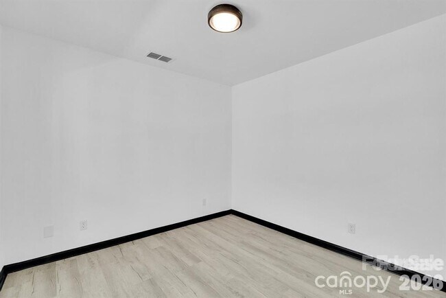 Building Photo - 18755 Vineyard Point Ln