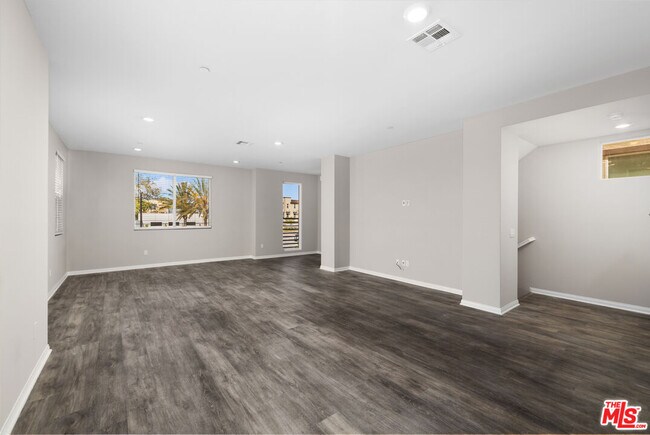 Building Photo - 757 Daniel Freeman Cir