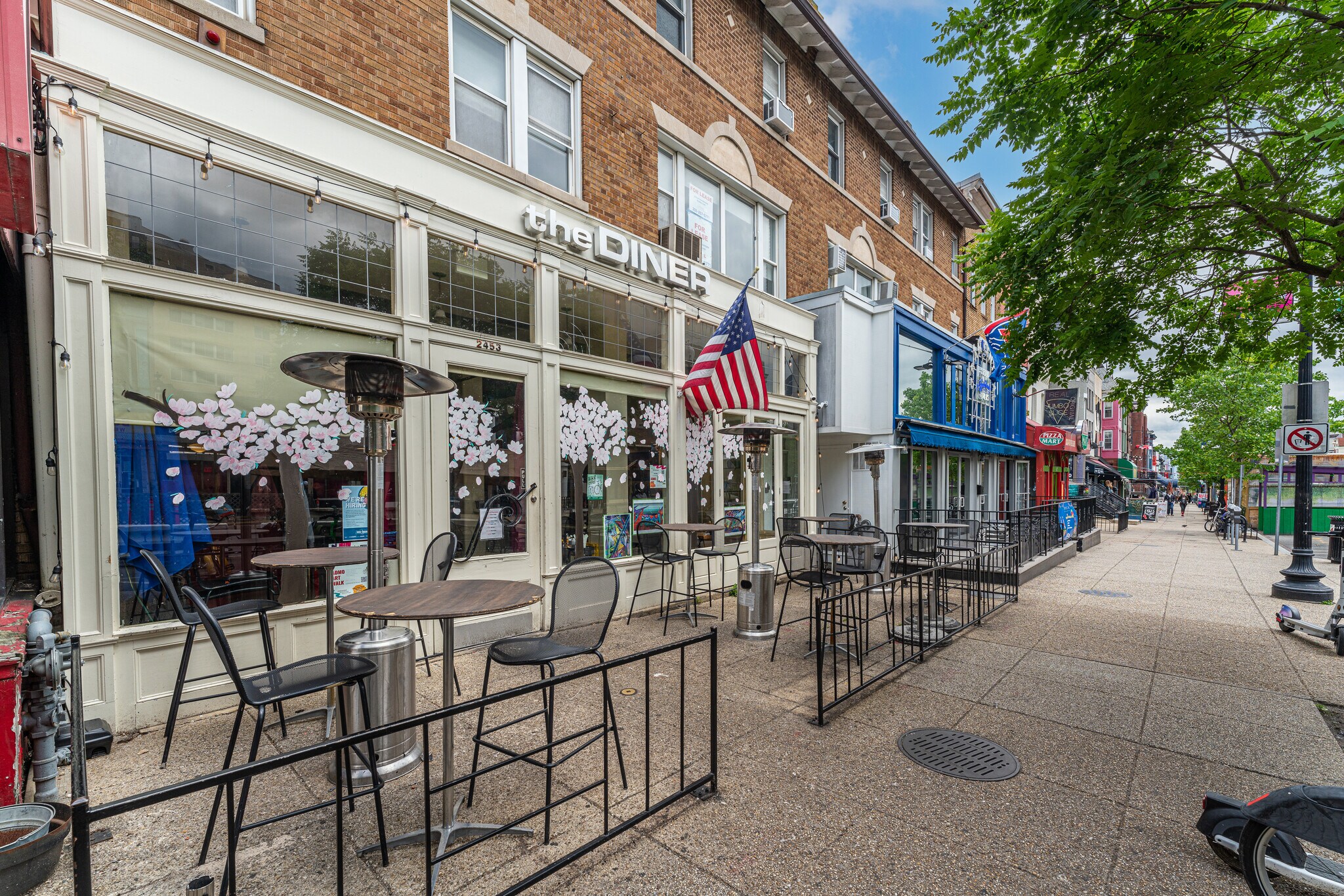 Che Diner close by! - 2328 Champlain St NW