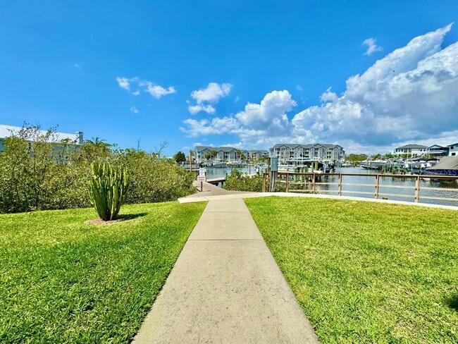 Building Photo - 5537 Sea Forest Dr