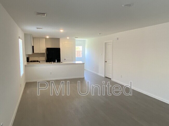 Building Photo - 2015 Sulky Ln